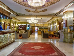 لابی  هتل پارسیان عالی قاپو اصفهان