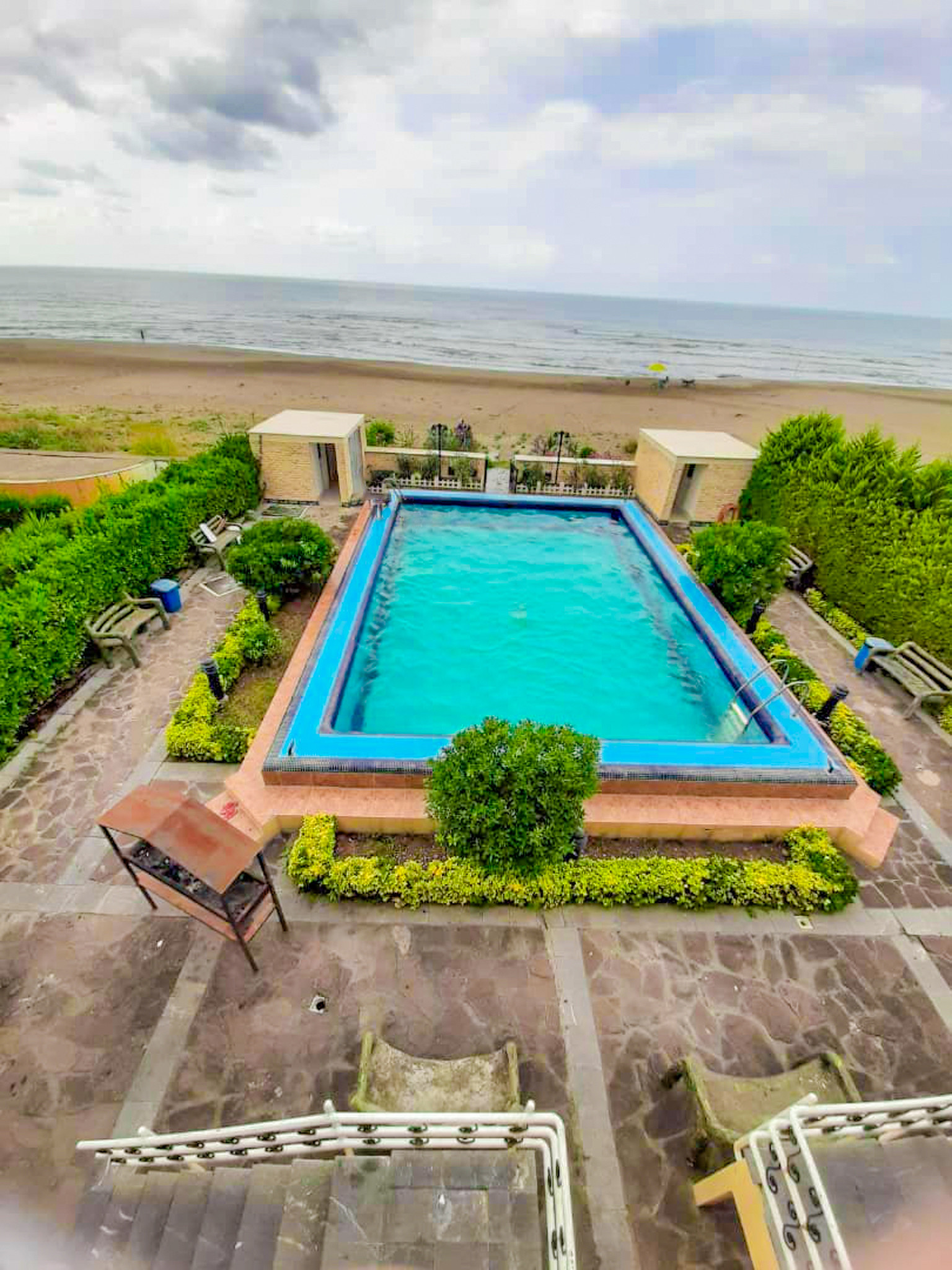 بوتیک‌ ویلا مهسا شهرک برند ساحلی استخر ۲