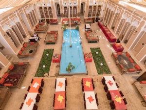 حیاط هتل سنتی مهر یزد حیاط هتل سنتی مهر یزد