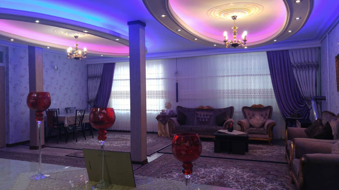 آپارتمان یک خوابه شیک جمشیدی همدان 