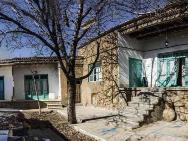 بوم گردی خانه جواهر بوئین و میاندشت بوم گردی خانه جواهر بوئین و میاندشت