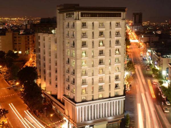 نمای بیرونی هتل بزرگ تهران نمای بیرونی هتل بزرگ تهران