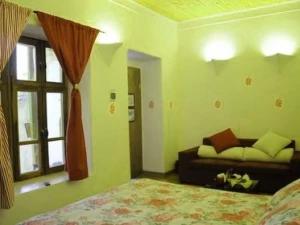 اقامتگاه بوم گردی خانه گل شهمیرزاد اقامتگاه بوم گردی خانه گل شهمیرزاد