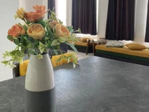 اقامتگاه بادگیر سفید هنگام اقامتگاه بادگیر سفید هنگام