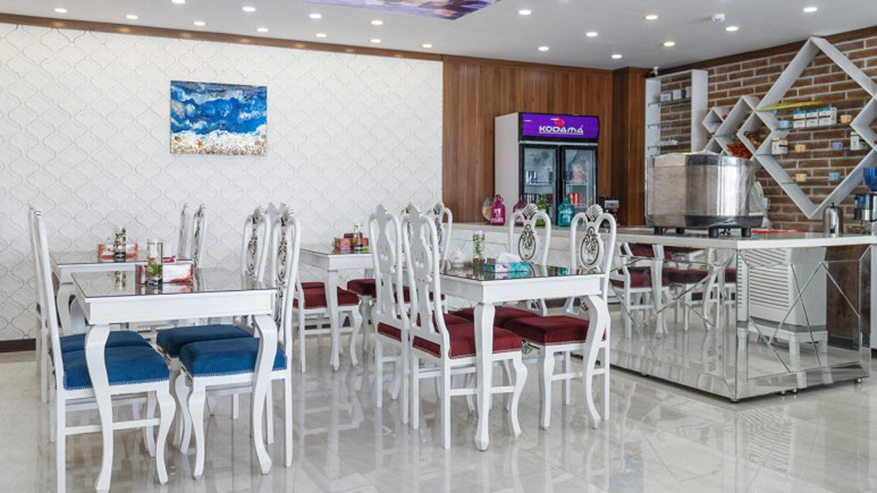 کافی شاپ  هتل کارا قشم (هتل آرکا سابق)