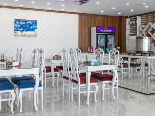 کافی شاپ هتل کارا قشم (هتل آرکا سابق) کافی شاپ هتل کارا قشم (هتل آرکا سابق)
