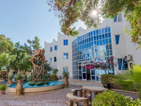 نمای بیرونی هتل ققنوس کیش نمای بیرونی هتل ققنوس کیش