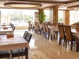 رستوران هتل قصر الوند (الوند 2 سابق) قشم رستوران هتل قصر الوند (الوند 2 سابق) قشم