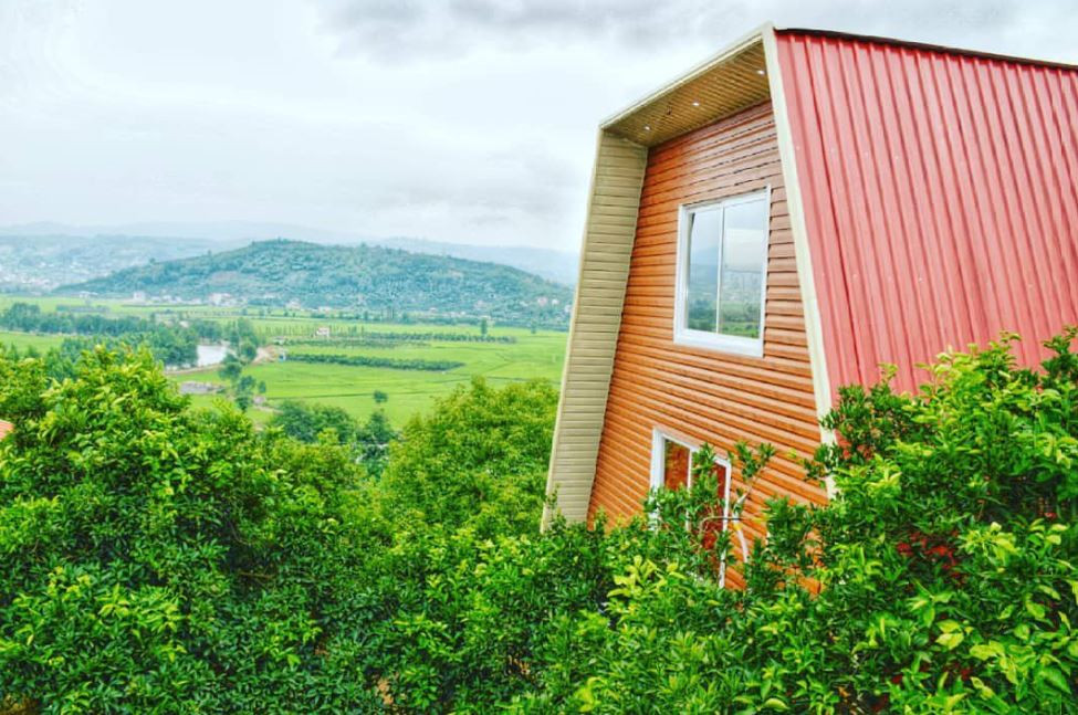 کلبه چوبی باغ ملک سواد کوه