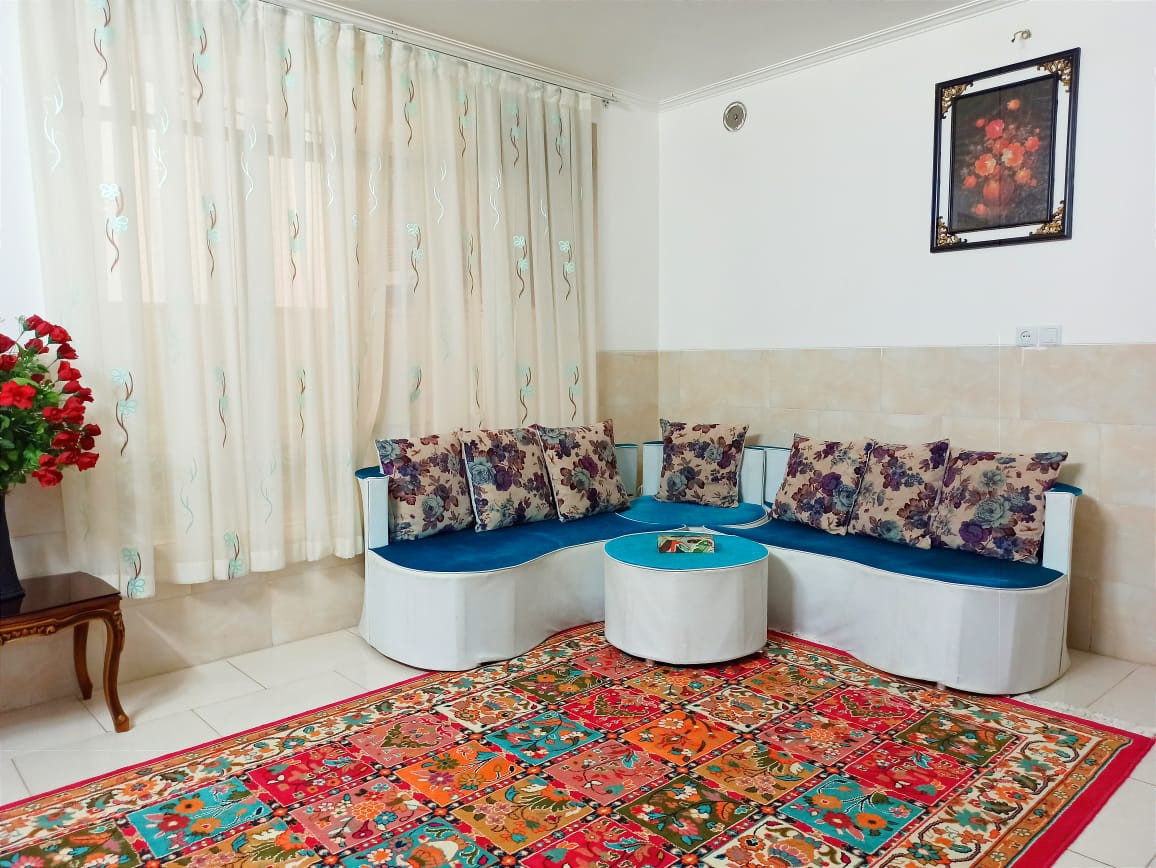 آپارتمان یک خوابه نیم طبقه اول باران یزد 