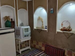 اقامتگاه بوم گردی آبشکوه خور بیابانک اقامتگاه بوم گردی آبشکوه خور بیابانک