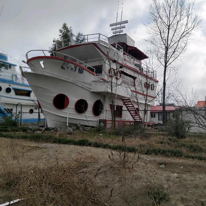 ویلا لنج قرمز طبقه اول بندر انزلی