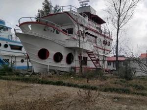 ویلا لنج قرمز طبقه اول بندر انزلی ویلا لنج قرمز طبقه اول بندر انزلی