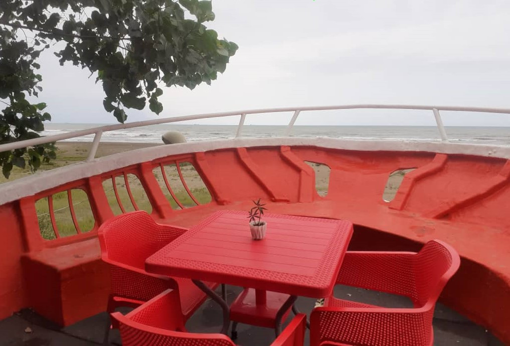 ویلا لنج قرمز طبقه دوم بندر انزلی 7547