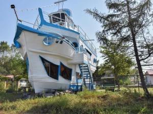 ویلا لنج آبی طبقه اول بندر انزلی ویلا لنج آبی طبقه اول بندر انزلی