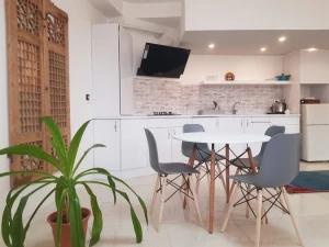 آپارتمان دو خوابه طبقه سوم هما شیراز آپارتمان دو خوابه طبقه سوم هما شیراز