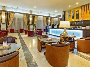 کافی شاپ هتل پارسیان استقلال تهران کافی شاپ هتل پارسیان استقلال تهران