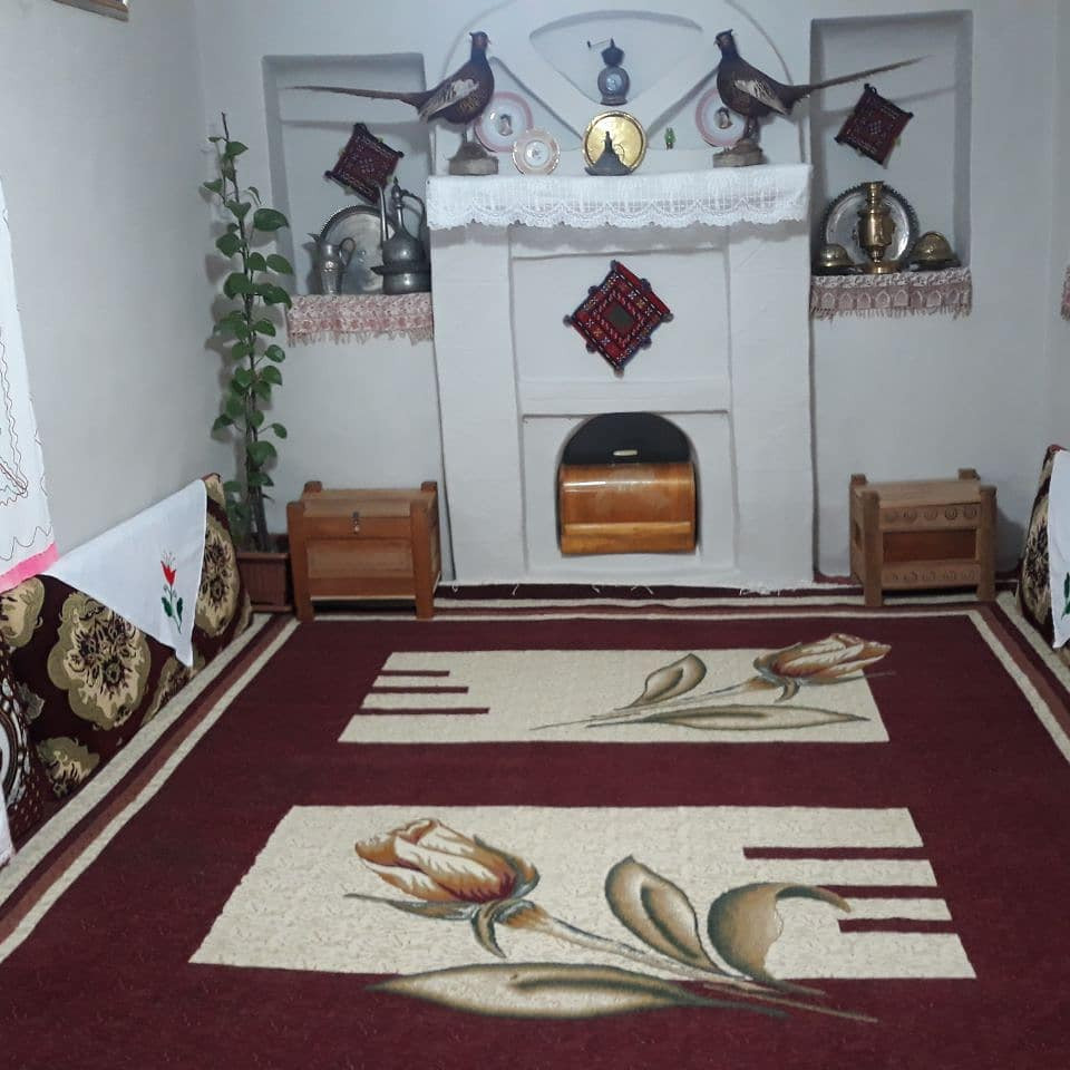 اقامتگاه بوم گردی چشمه سورت ساری