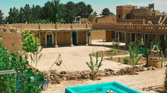 اقامتگاه بوم گردی عمارت ورجاوند چناران