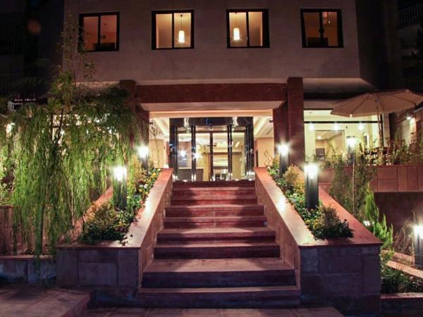 نمای بیرونی هتل آپارتمان طوبی تهران نمای بیرونی هتل آپارتمان طوبی تهران