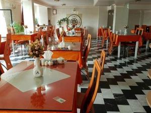 رستوران هتل آزادی تهران رستوران هتل آزادی تهران