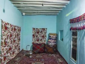 اقامتگاه بوم گردی آرتین دینور صحنه اقامتگاه بوم گردی آرتین دینور صحنه