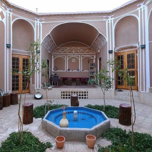 اقامتگاه سنتی گلابتون یزد