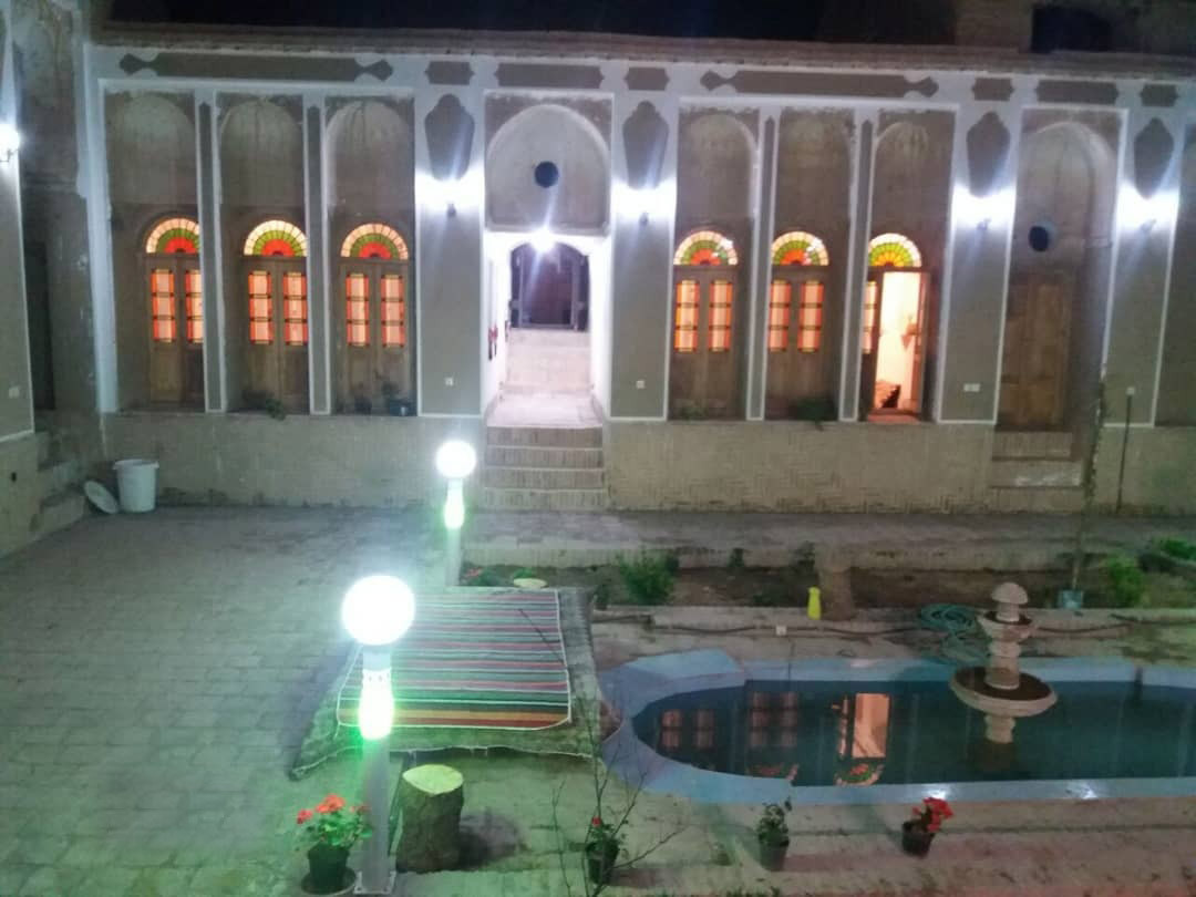 اقامتگاه بوم گردی چهارفصل مروست یزد