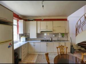 ویلا دوبلکس دوخوابه استخردار گلها کردان ویلا دوبلکس دوخوابه استخردار گلها کردان