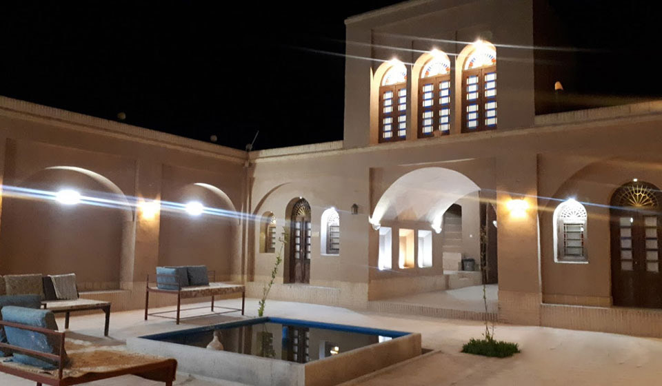 بوم گردی کاروانسرا شمسی اشکذر یزد