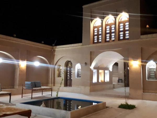 بوم گردی کاروانسرا شمسی اشکذر یزد بوم گردی کاروانسرا شمسی اشکذر یزد