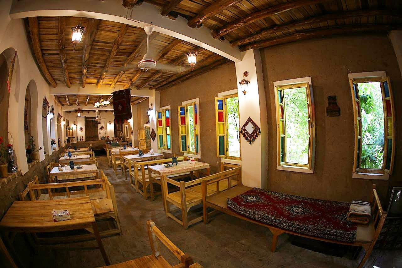 اقامتگاه بوم گردی رادک چناران