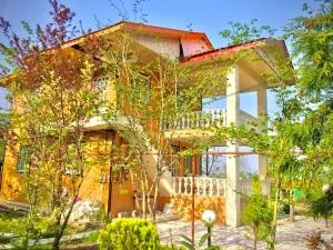 ویلا سه خوابه باغ منظره گیلان ویلا سه خوابه باغ منظره گیلان