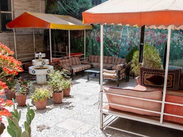 محوطه مهمانسرا نارنجستان شیراز محوطه مهمانسرا نارنجستان شیراز