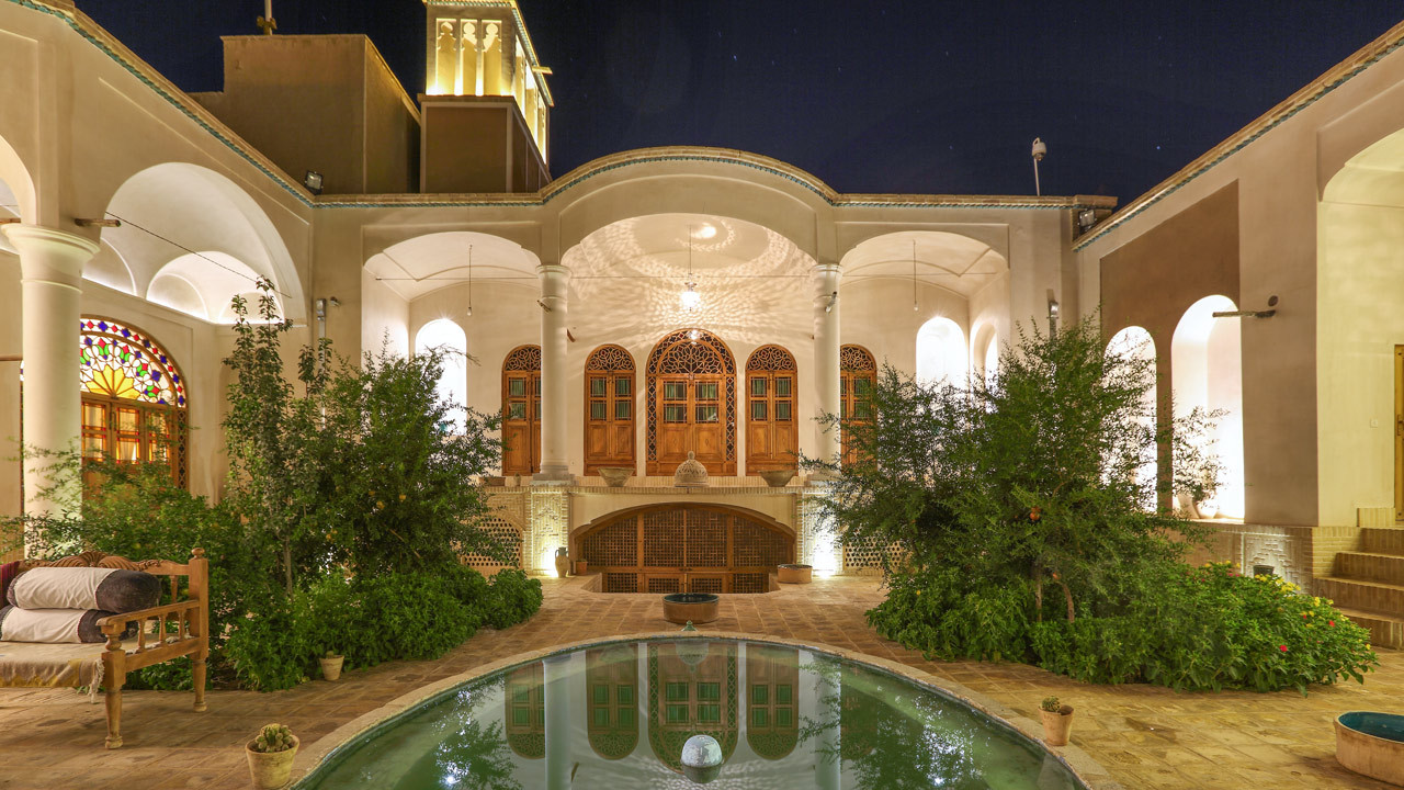 اقامتگاه سنتی خانه مرشدی کاشان
