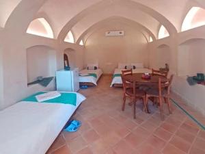 اقامتگاه سنتی سرای طاق چشمه نوش آباد اقامتگاه سنتی سرای طاق چشمه نوش آباد