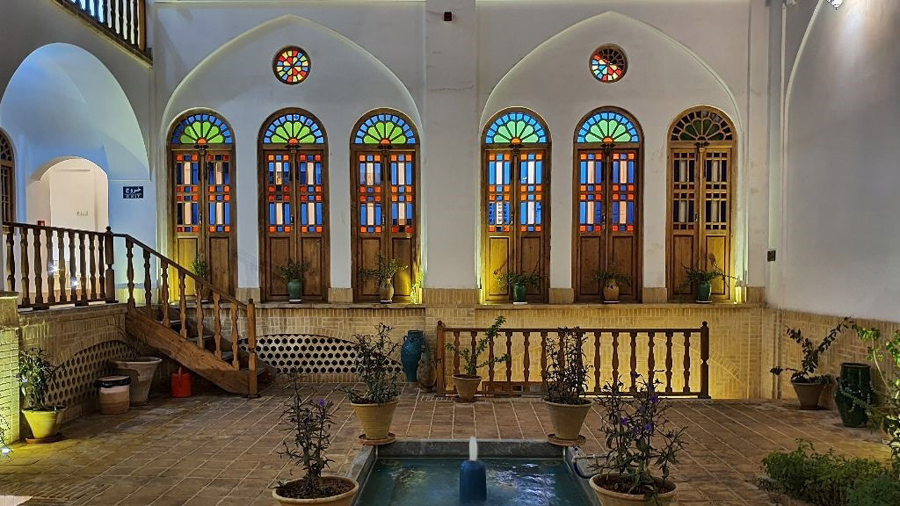 اقامتگاه سنتی گیواک کاشان