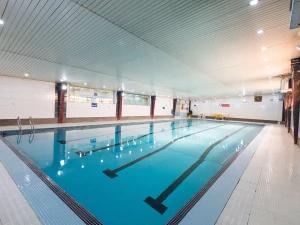 استخر هتل ورزش تهران استخر هتل ورزش تهران