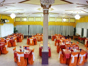 رستوران  هتل فجر آبشار لاهیجان