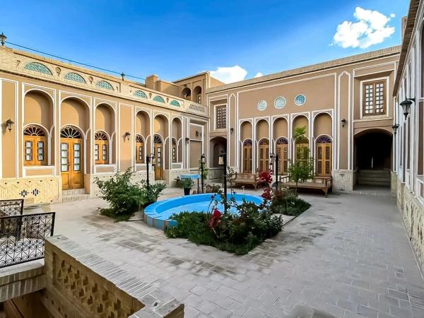 اقامتگاه سنتی آلما یزد اقامتگاه سنتی آلما یزد