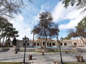 نمای بیرونی هتل آپادانا تخت جمشید مرودشت نمای بیرونی هتل آپادانا تخت جمشید مرودشت