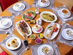 رستوران هتل آپادانا تخت جمشید مرودشت رستوران هتل آپادانا تخت جمشید مرودشت