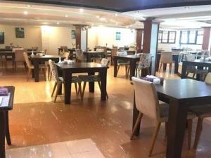 رستوران هتل پردیس رشت رستوران هتل پردیس رشت