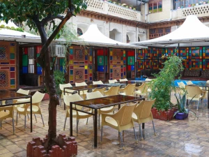 محوطه  هتل سنتی نیایش شیراز