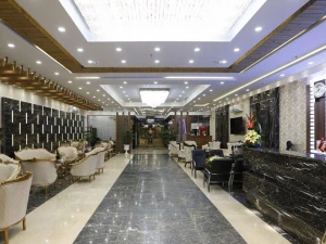 لابی  هتل آپارتمان سفیر همدان