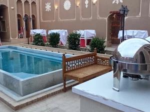 اقامتگاه سنتی قلعه وزیر میبد اقامتگاه سنتی قلعه وزیر میبد