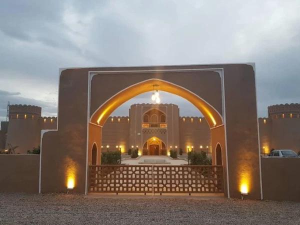اقامتگاه سنتی قلعه وزیر میبد اقامتگاه سنتی قلعه وزیر میبد