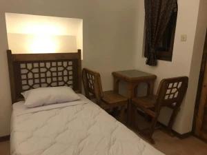 اقامتگاه سنتی قلعه وزیر میبد اقامتگاه سنتی قلعه وزیر میبد