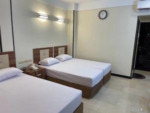 هتل آب و آیینه قم هتل آب و آیینه قم