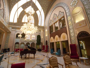 لابی  هتل مجلل چهار باغ اصفهان